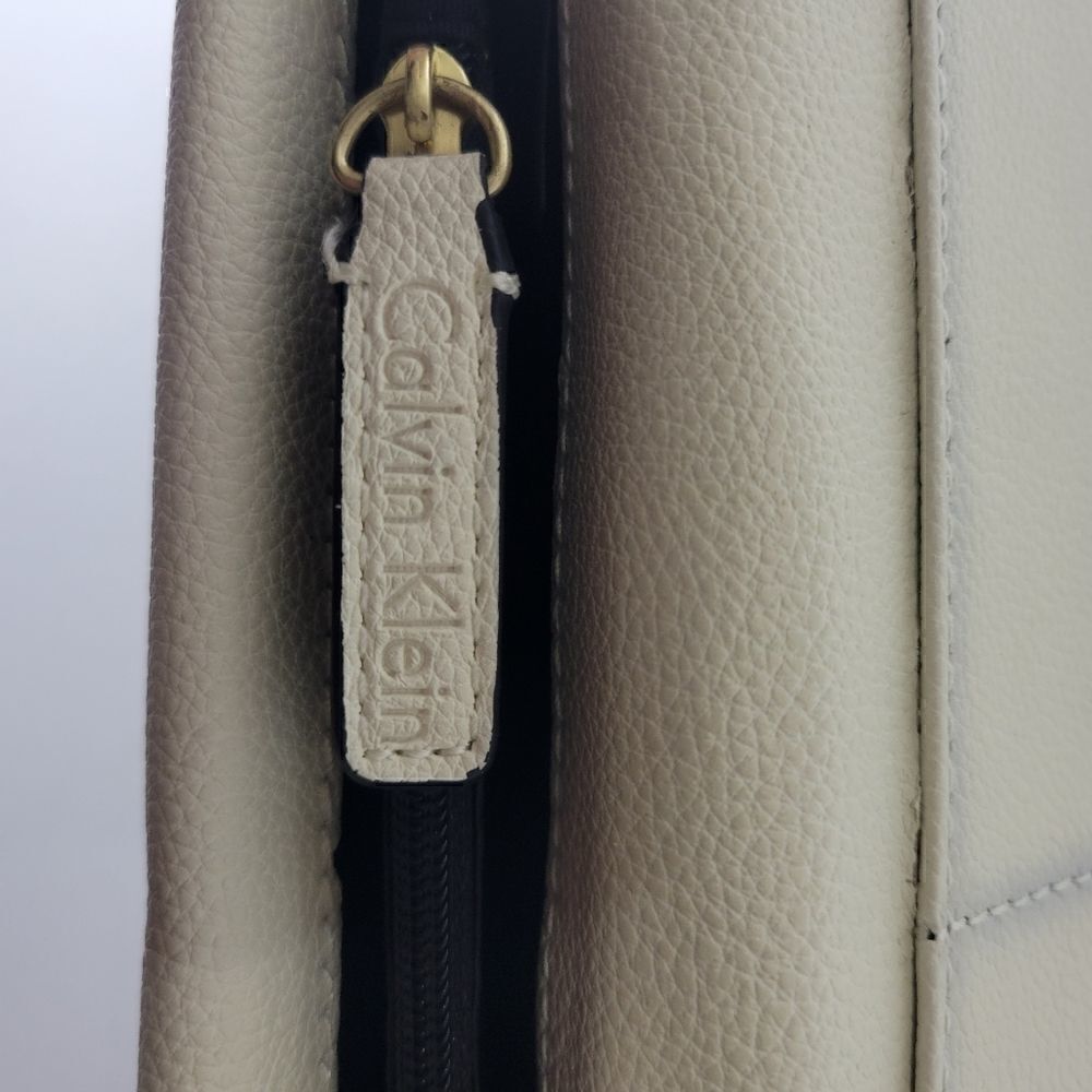 Calvin Klein Cream Wallet  - Picture 9 of 15